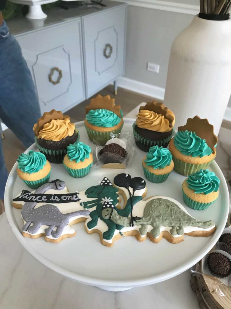 DINOSAUR THEMED DECORATED COOKIES AND CUPCAKES