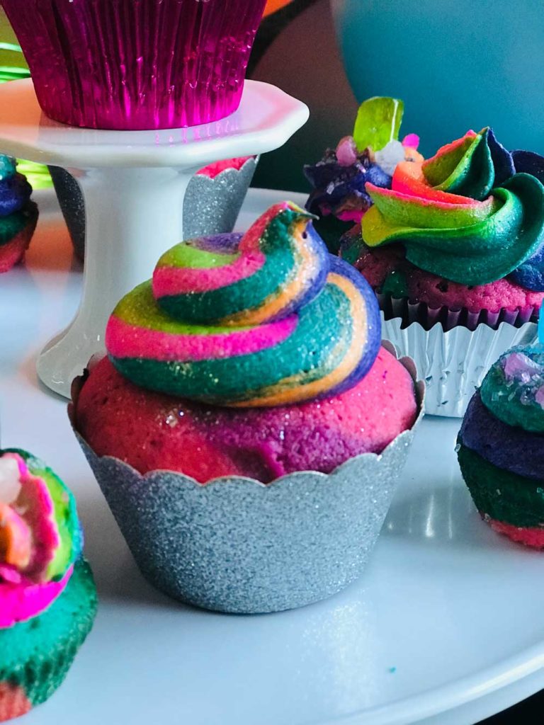 NEON THEMED CUPCAKES