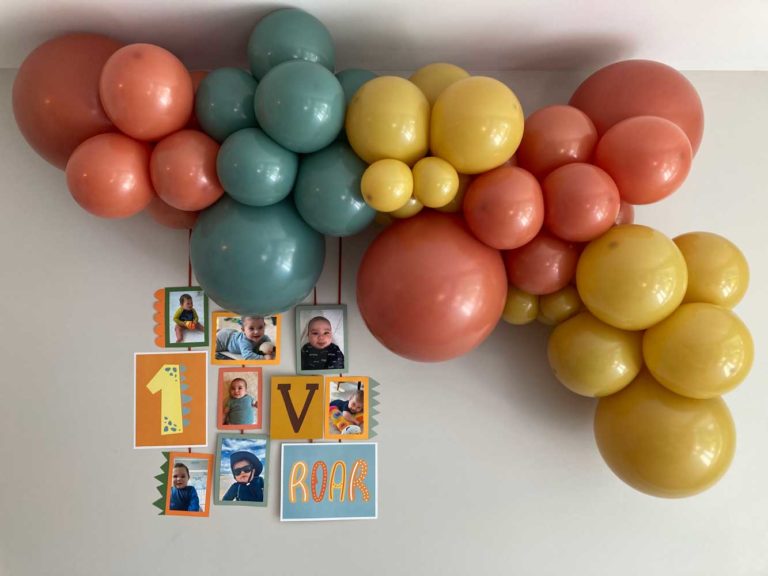 DINOSAUR THEMED BALLOON GARLAND AND WALL ART