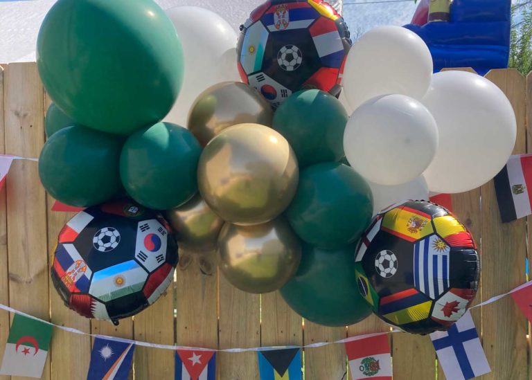 SOCCER THEMED BALLOON GARLAND